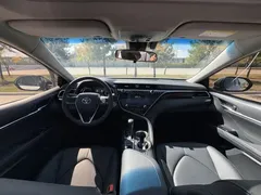 2019 Toyota Camry 2.0G Luxury, белый — фото 4