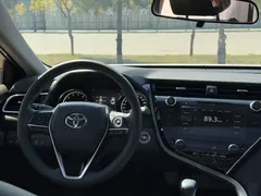 2019 Toyota Camry 2.0G Luxury, белый — фото 5