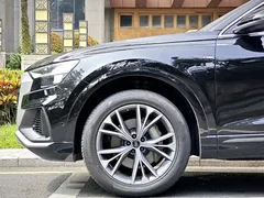 2022 Audi Q8 55 TFSI Luxury Dynamic, чёрный — фото 7
