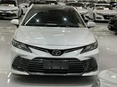 2021 Toyota Camry 2.5G Luxury, белый — фото 2
