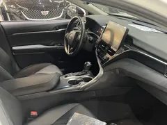 2021 Toyota Camry 2.5G Luxury, белый — фото 5