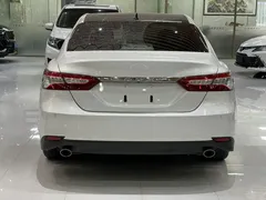 2021 Toyota Camry 2.5G Luxury, белый — фото 9