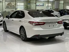 2021 Toyota Camry 2.5G Luxury, белый — фото 10