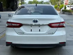 2021 Toyota Camry Hybrid 2.5HG Luxury, белый — фото 5