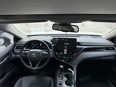 2021 Toyota Camry Hybrid 2.5HG Luxury, белый — фото 8