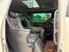 2021 Toyota Alphard Hybrid 2.5L Premium, белый — фото 11