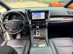 2021 Toyota Alphard Hybrid 2.5L Premium, белый — фото 12