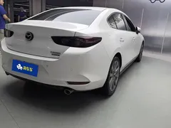 2022 Mazda 3 2.0L AT, белый — фото 3