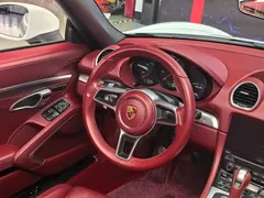 2020 Porsche 718 Boxster 2.0T, белый — фото 44