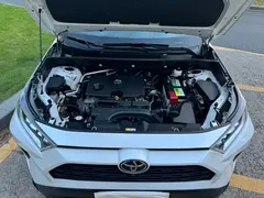 2021 Toyota RAV4 2.0L CVT 2WD Fashion, белый — фото 3