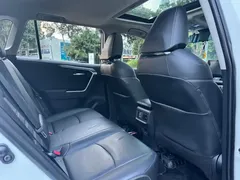 2021 Toyota RAV4 2.0L CVT 2WD Fashion, белый — фото 12