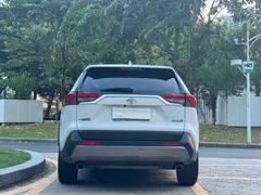 2021 Toyota RAV4 2.0L CVT 2WD Fashion, белый — фото 15