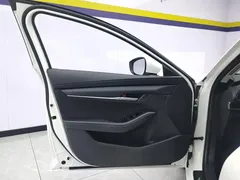 2021 Mazda 3 1.5L AT, белый — фото 2