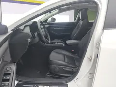 2021 Mazda 3 1.5L AT, белый — фото 9