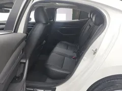 2021 Mazda 3 1.5L AT, белый — фото 11
