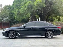2022 BMW 5 Series 530Li Leading M Sport Package, чёрный — фото 13