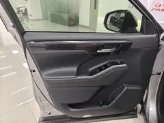 2021 Toyota Crown Kluger 2.5L HEV 4WD Premium — фото 22