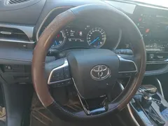 2023 Toyota Highlander 2.5L Hybrid 4WD Elite 7-seat, чёрный — фото 6