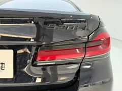 2022 BMW 5 Series 530Li M Sport Package, чёрный — фото 10