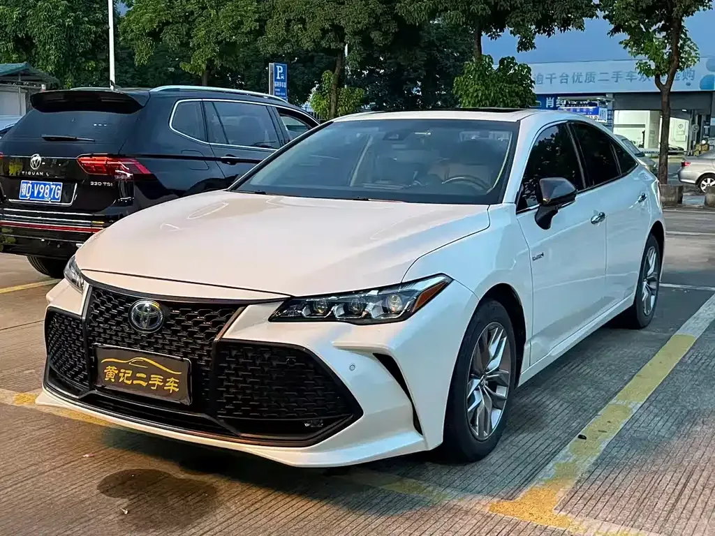 2019 Toyota Avalon Hybrid 2.5L Luxury