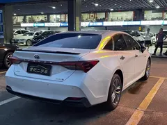 2019 Toyota Avalon Hybrid 2.5L Luxury, белый — фото 4