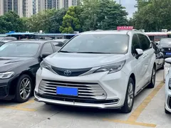 2021 Toyota Sienna 2.5L Hybrid Platinum, белый — фото 1