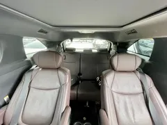 2021 Toyota Sienna 2.5L Hybrid Platinum, белый — фото 9