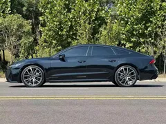 2022 Audi A7 55 TFSI quattro Premium, чёрный — фото 15