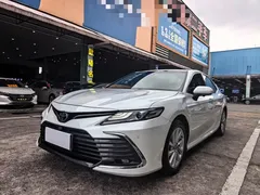 2021 Toyota Camry 2.0G Luxury, белый — фото 1