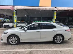 2021 Toyota Camry 2.0G Luxury, белый — фото 4