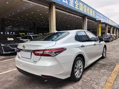2021 Toyota Camry 2.0G Luxury, белый — фото 10