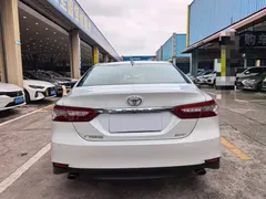 2021 Toyota Camry 2.0G Luxury, белый — фото 11