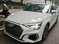 2022 Audi A3 Sportback 35 TFSI Sport, белый — фото 1