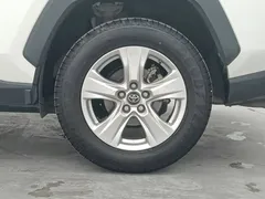2020 Toyota RAV4 2.0L CVT 2WD Urban, белый — фото 8