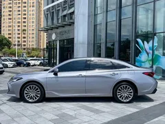 2022 Toyota Avalon Hybrid 2.5L XLE Premium — фото 3