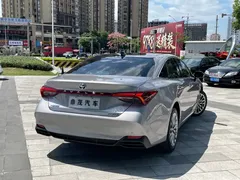 2022 Toyota Avalon Hybrid 2.5L XLE Premium — фото 7