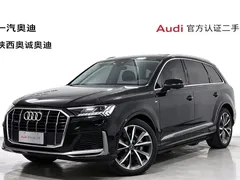2023 Audi Q7 55 TFSI quattro S line Sport, чёрный — фото 1