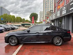 2021 BMW 5 Series 525i M Sport Package, чёрный — фото 3