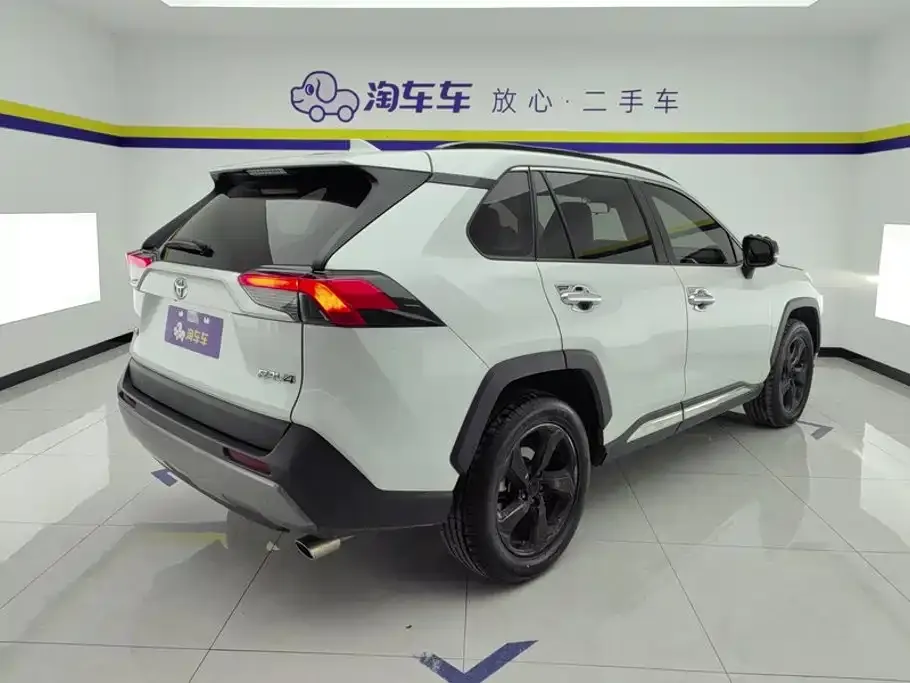 2021 Toyota RAV4 2.0L CVT 2WD Fashion Plus