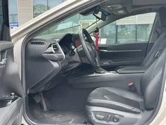 2021 Toyota Camry 2.5G Luxury — фото 6