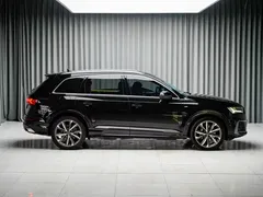 2023 Audi Q7 55 TFSI quattro S line Sport, чёрный — фото 4