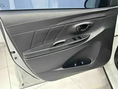 2022 Toyota Yaris L Zhixuan X 1.5L CVT Leading Plus, белый — фото 8