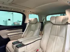 2021 Toyota Alphard Hybrid 2.5L Premium, белый — фото 13
