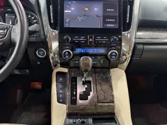 2021 Toyota Alphard Hybrid 2.5L Premium, белый — фото 16