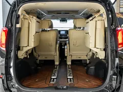 2021 Toyota Alphard Hybrid 2.5L Luxury, чёрный — фото 12