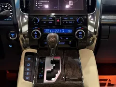 2020 Toyota Alphard 2.5L Hybrid Premium, белый — фото 11