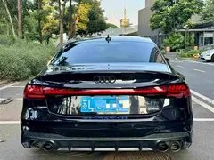 2022 Audi A7L 55 TFSI quattro S-line Zhiyuan Black Package, чёрный — фото 5