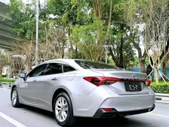 2019 Toyota Avalon Hybrid 2.5L Luxury — фото 4