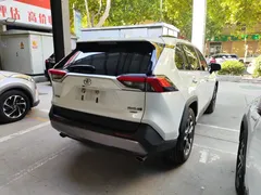 2021 Toyota RAV4 2.0L CVT 4WD Premium, белый — фото 13