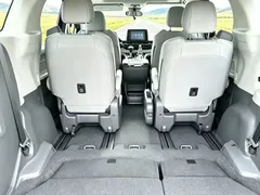 2023 Toyota Sienna 2.5L Hybrid Comfort, чёрный — фото 8